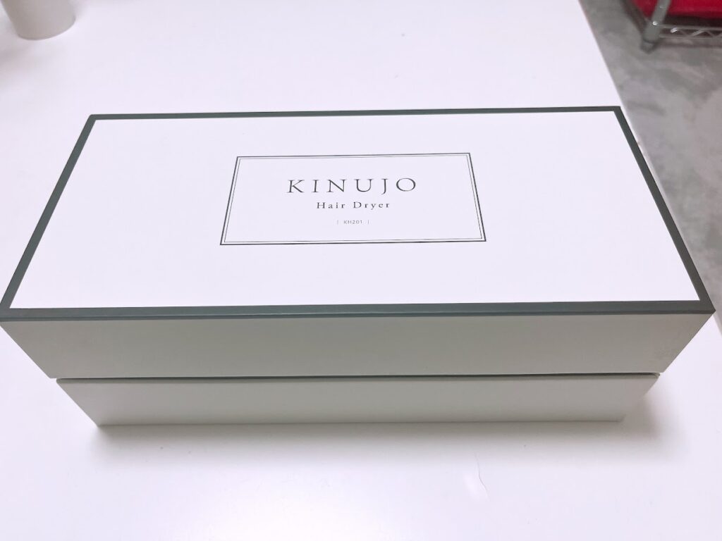 KINUJOというドライヤーの箱